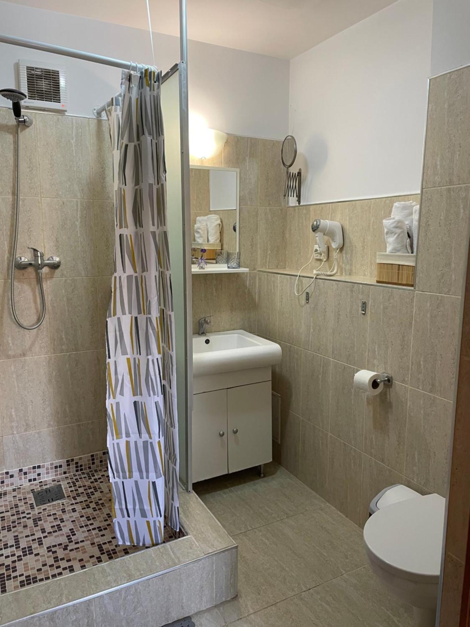 La O Barfa Apartment Ploiesti Luaran gambar